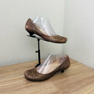 Biviel Brown Leather Studded Heels Women’s Size 9